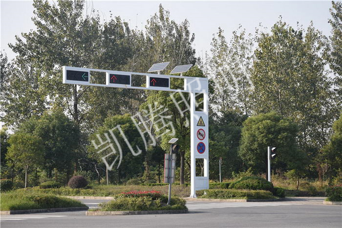 太阳能信号灯杆