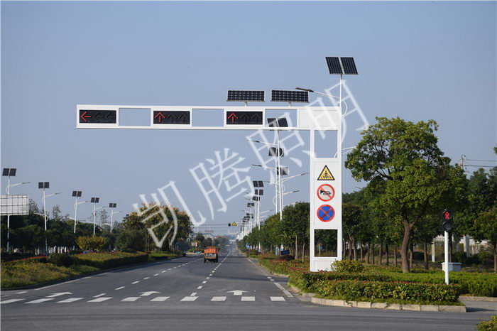 太阳能信号灯杆